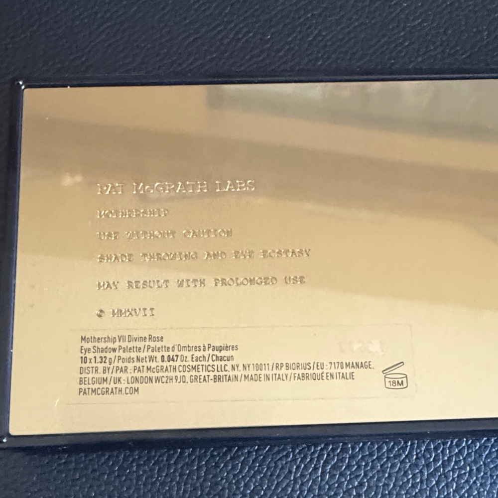 Pat McGrath Devine Rose Metallic Compact - Reflective Luxe Finish